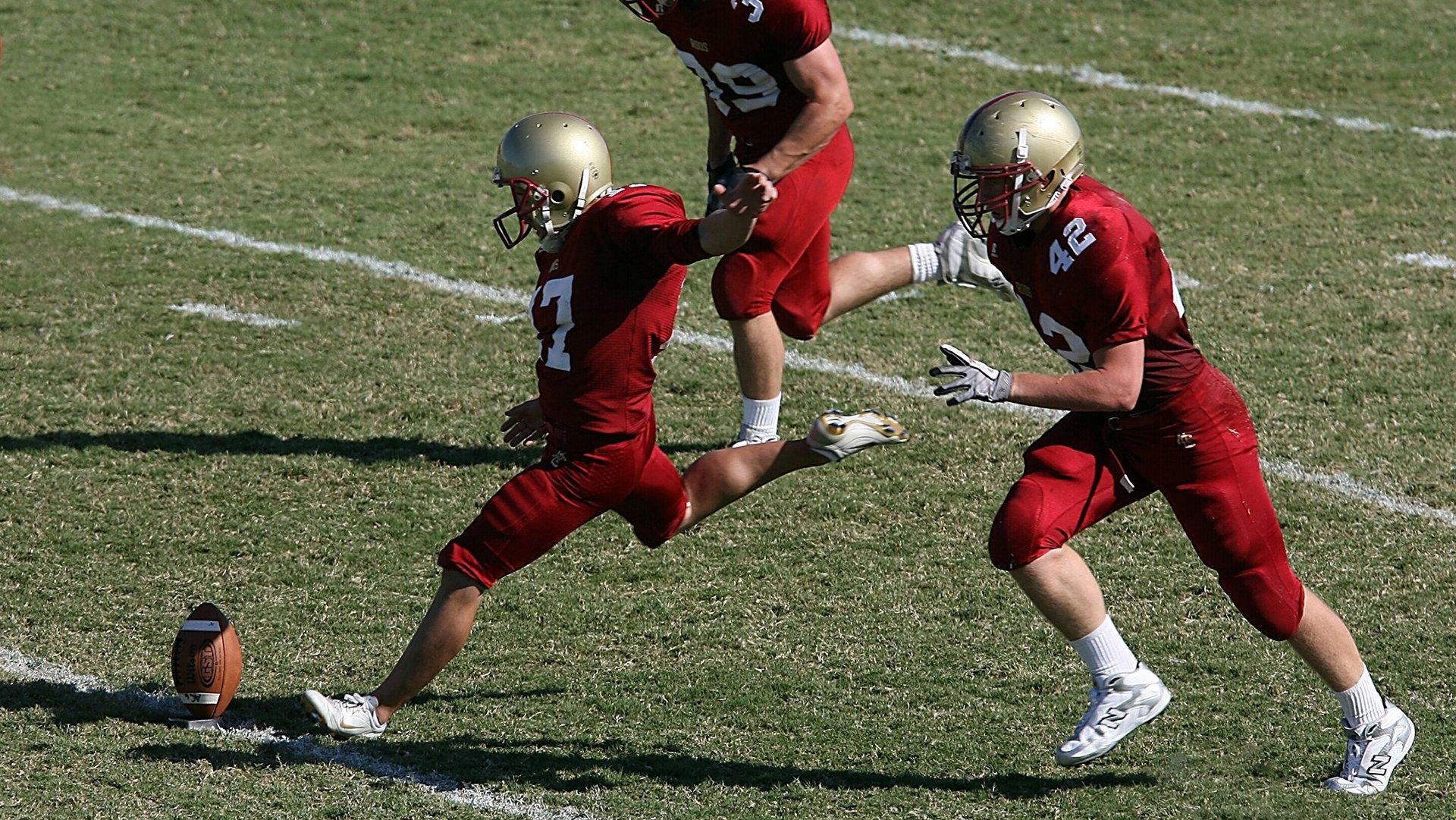 点球大战惊心动魄，加时赛绝杀定胜负—XX队挺进决赛