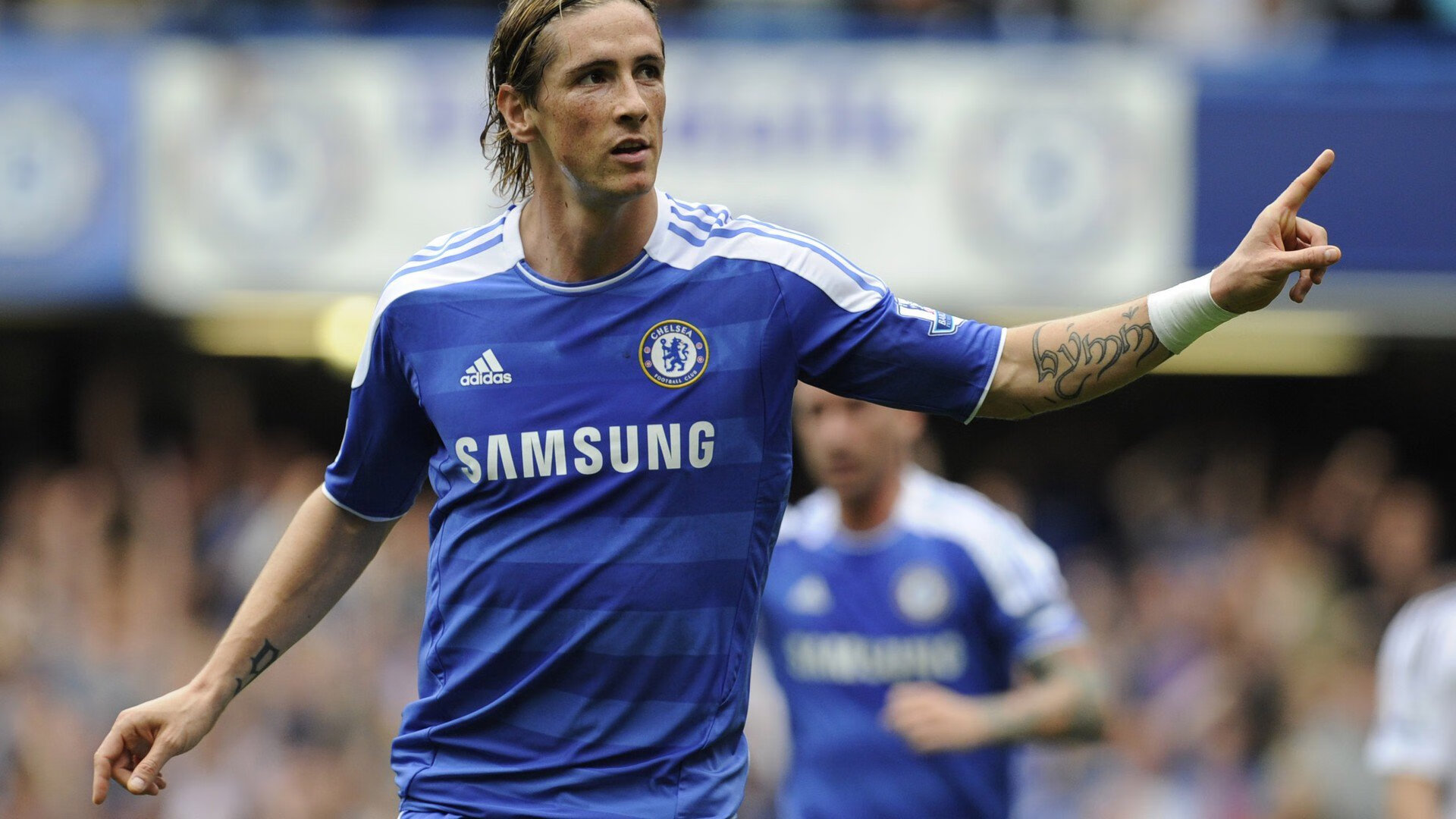 梅西第七次捧起金球奖 刷新历史纪录再创足坛传奇